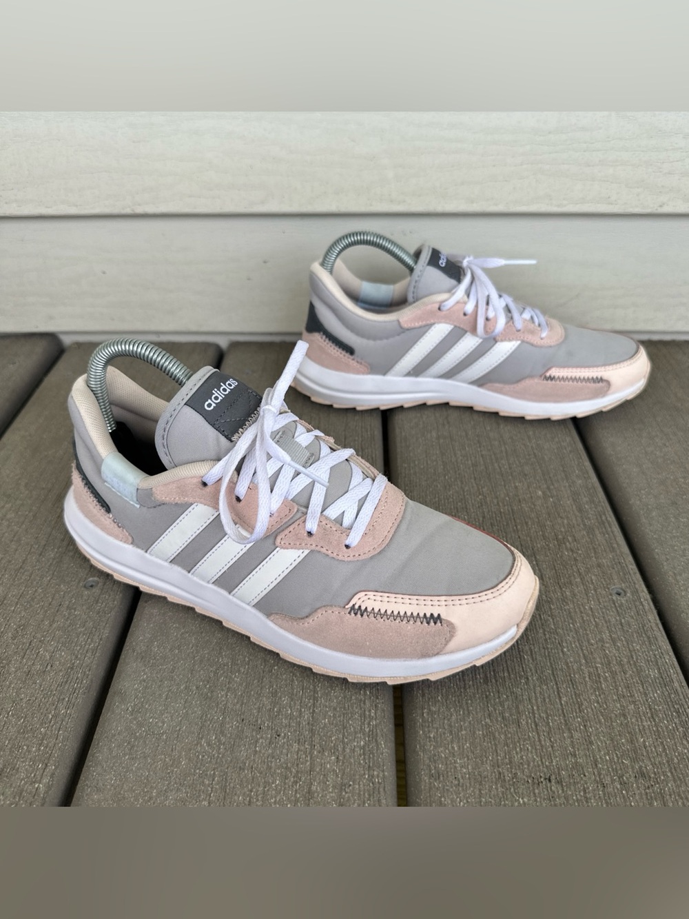 Adidas Shoes Womens 7 Retrorun Athletic Low Sneakers FW9380 Gray Pink Lace Up